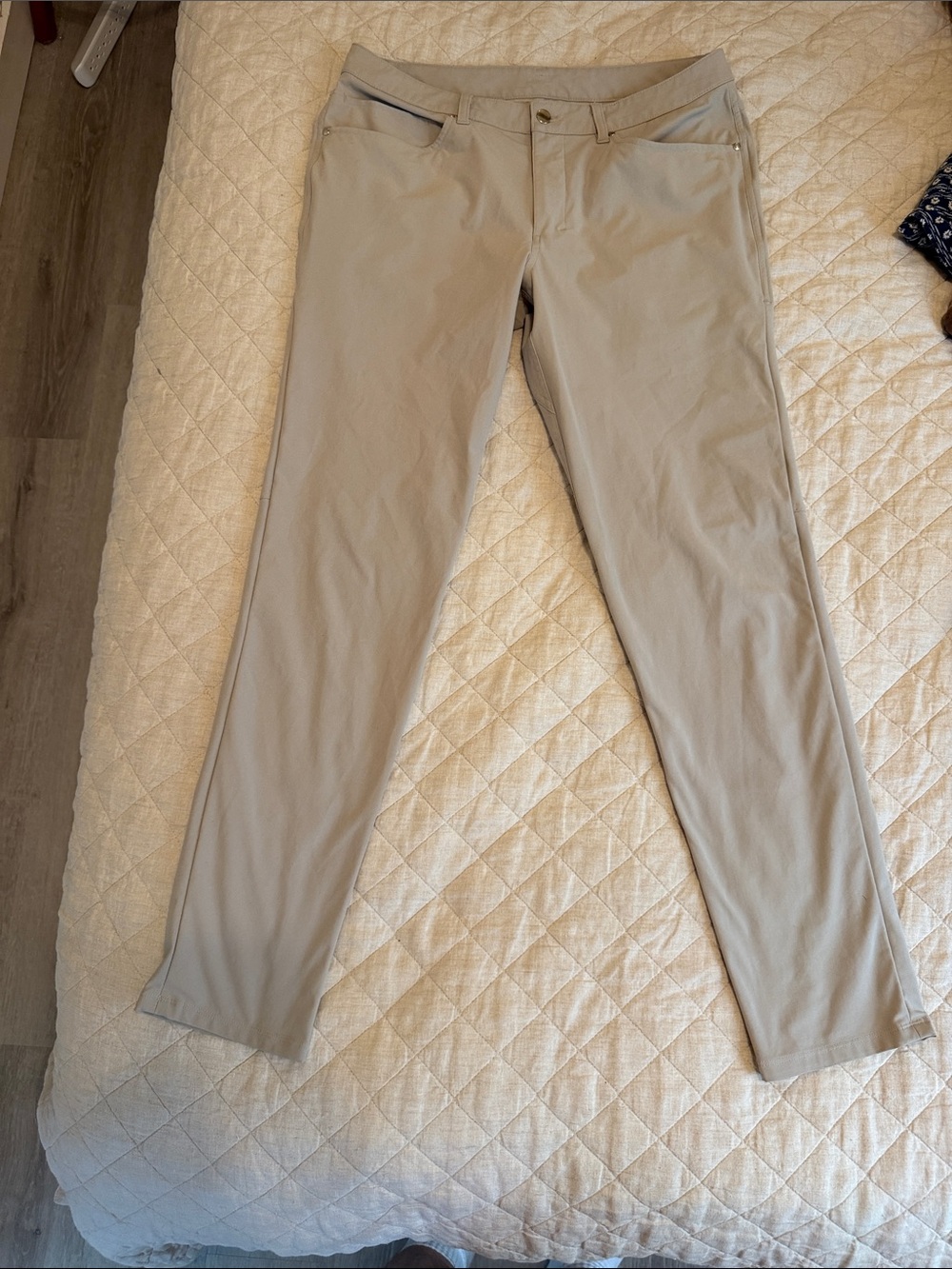 lululemon athletica Men's Stretch Chinos in Light Khaki